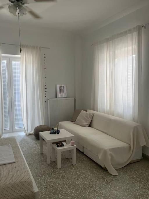 Cozy, Spacious, Newly Renovated Flat In Adamas Luaran gambar