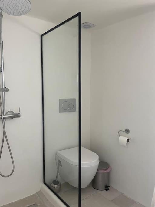 Cozy, Spacious, Newly Renovated Flat In Adamas Luaran gambar