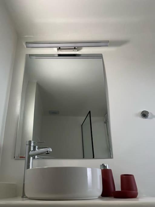 Cozy, Spacious, Newly Renovated Flat In Adamas Luaran gambar